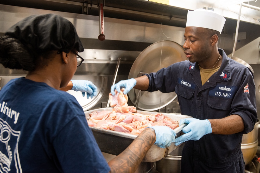 USS Ronald Reagan (CVN 76) Sailors prepare lunch