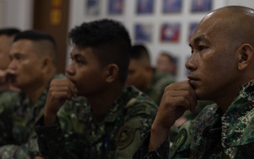 3rd MLR Hosts Philippine CDR for Bilateral Fires Training