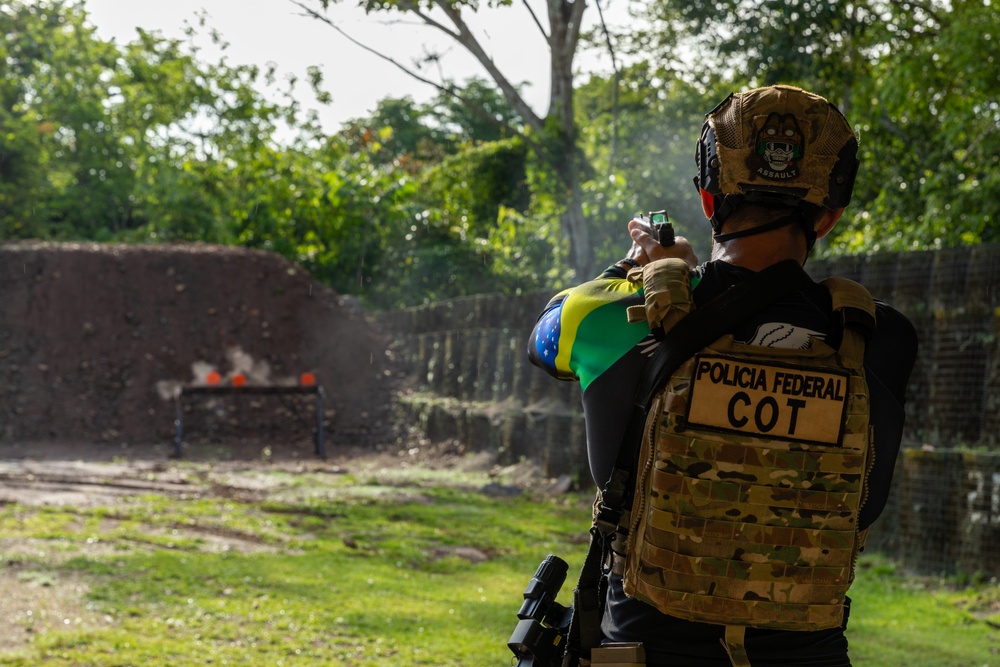 Competitors take part in Fuerzas Comando 24 Shoot House