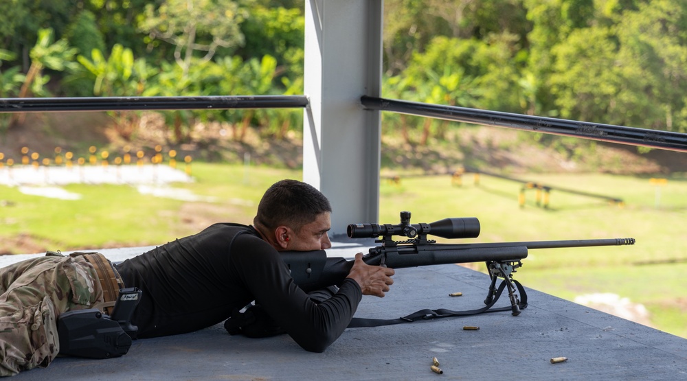 Competitors take part in Fuerzas Comando 24 combined Assaulter and Sniper Course III