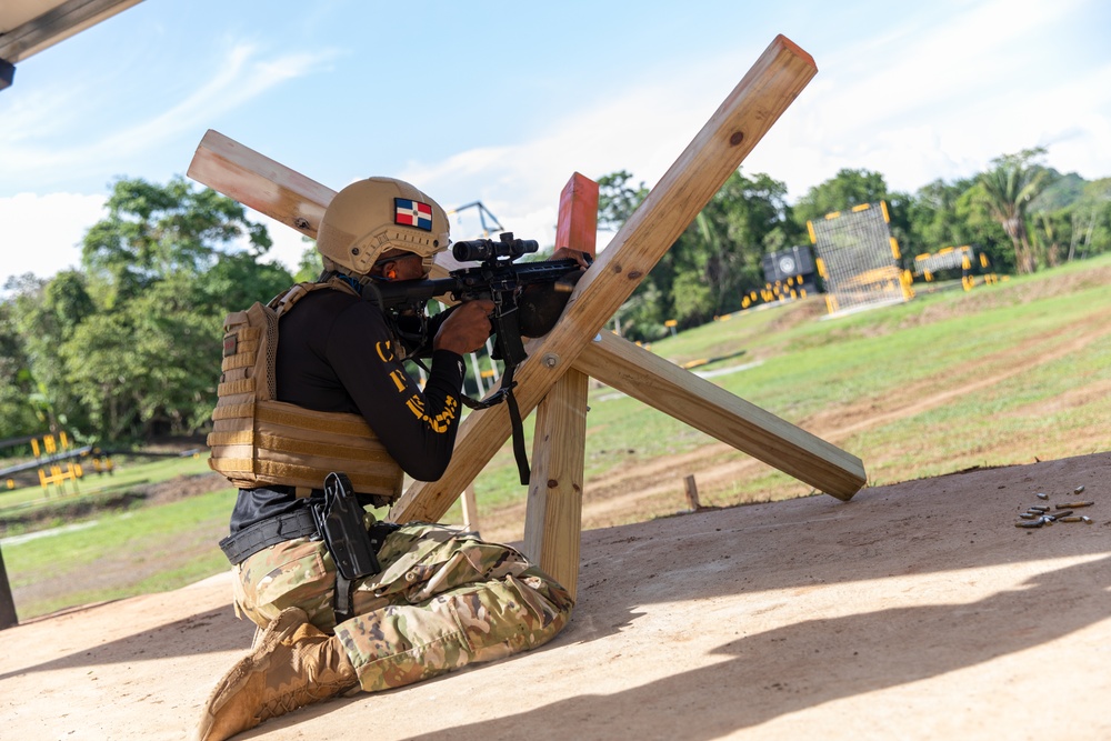 Competitors take part in Fuerzas Comando 24 combined Assaulter and Sniper Course III