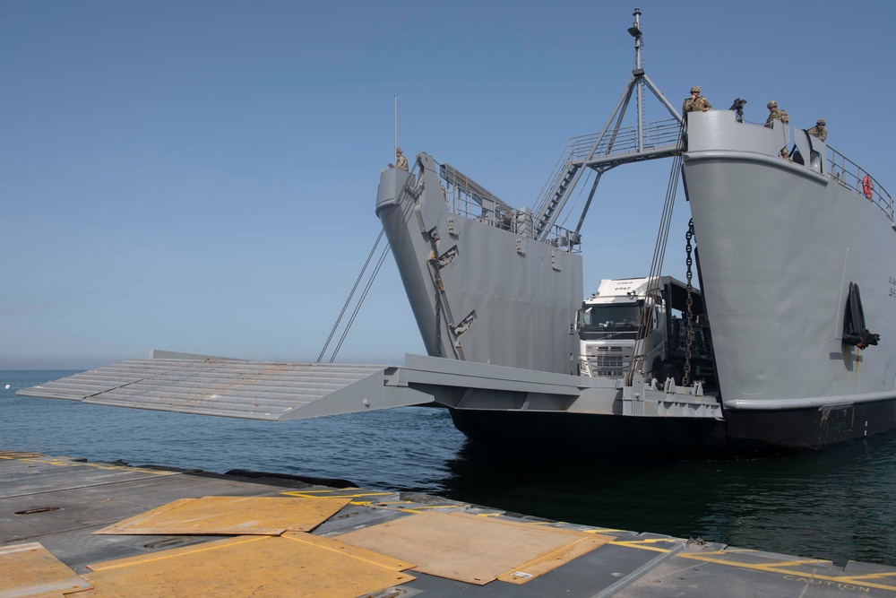 Aid arrives to floating platforms