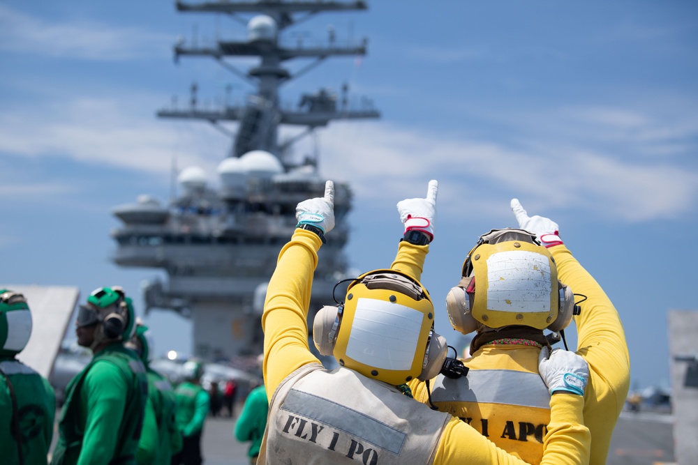 USS Ronald Reagan (CVN 76) conducts flight operations