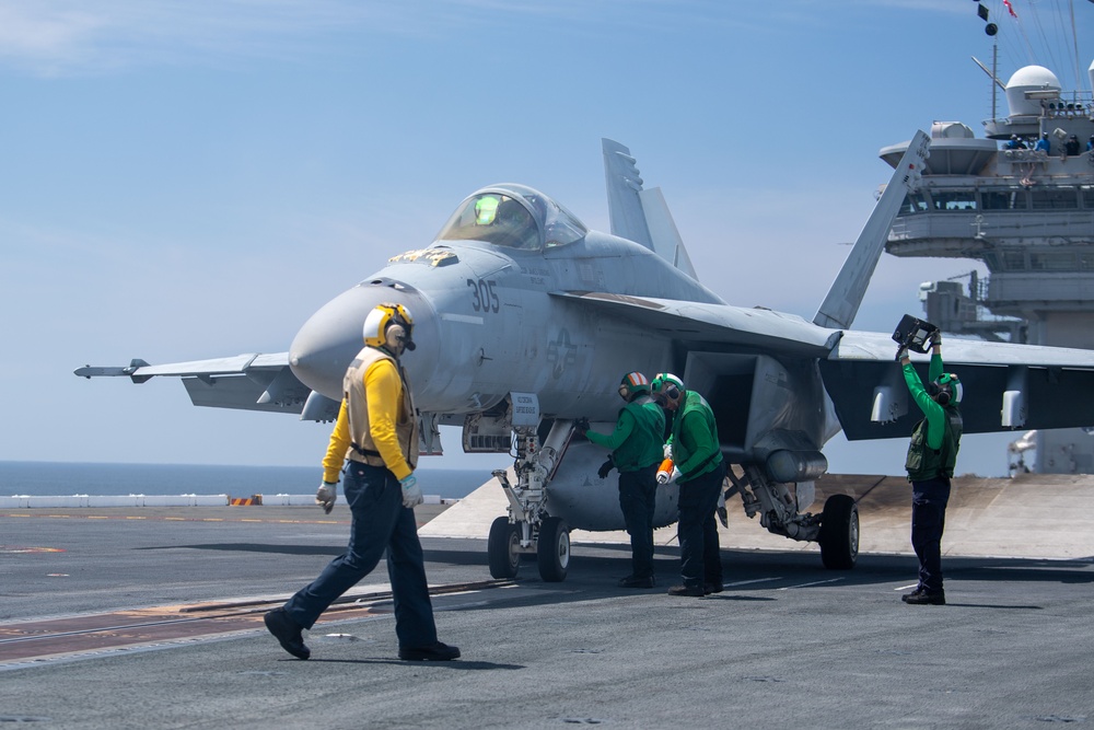 USS Ronald Reagan (CVN 76) conducts flight operations