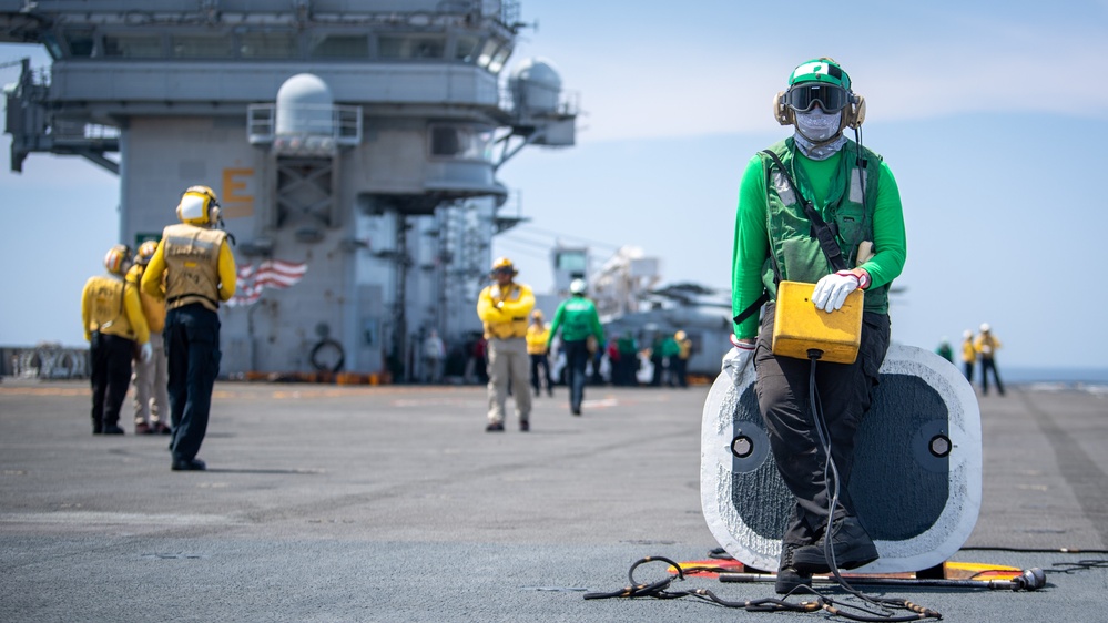 USS Ronald Reagan (CVN 76) conducts flight operations