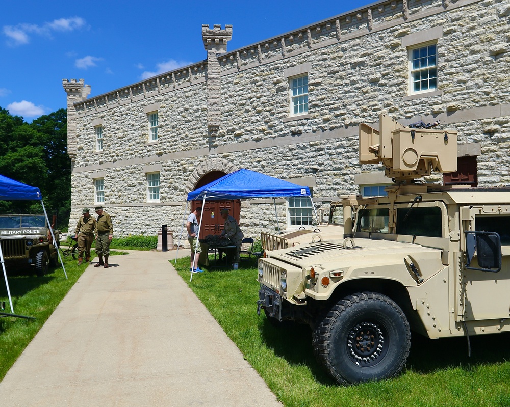 Veterans of Only Illinois Army National Guard Unit to Deploy to Vietnam Present Plaque to Illinois State Military Museum