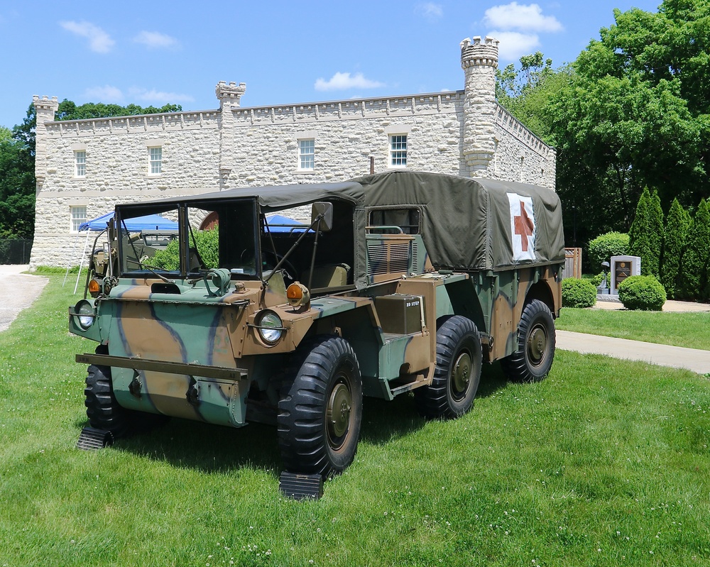 Veterans of Only Illinois Army National Guard Unit to Deploy to Vietnam Present Plaque to Illinois State Military Museum