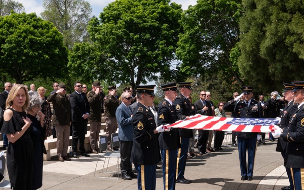 The Oregon National Guard honors U.S. Army Maj. (ret.) Charles Larry Deibert during memorial service