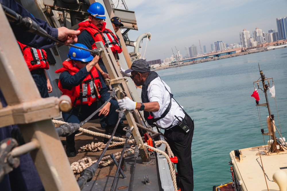 USS John S. McCain Conducts VBSS Operations