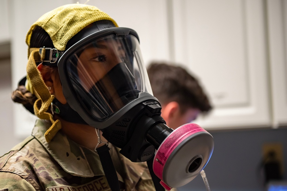 121st biochemical engineers perform gas mask fit tests