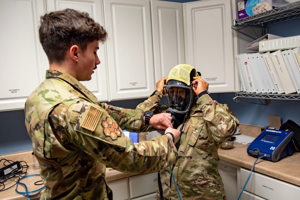 121st biochemical engineers perform gas mask fit tests
