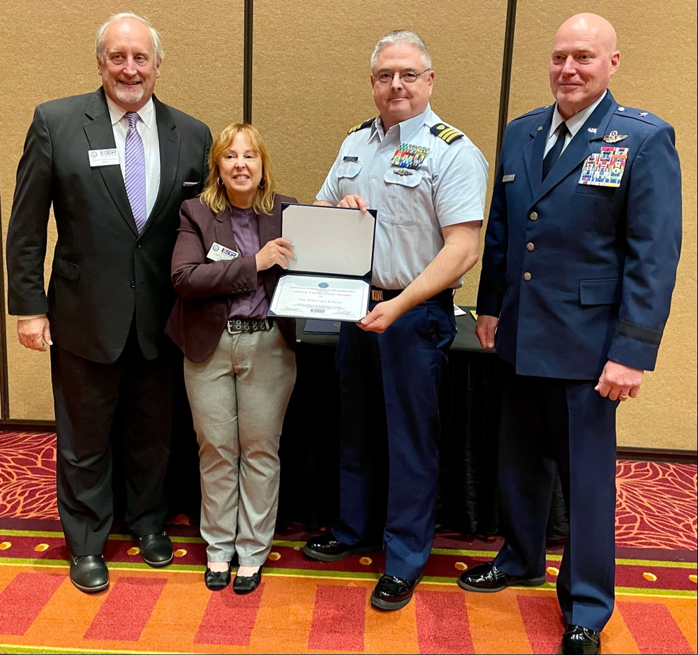 Illinois ESGR Awards Banquet Honors Employers Who Support Their National Guard and Reserve Employees