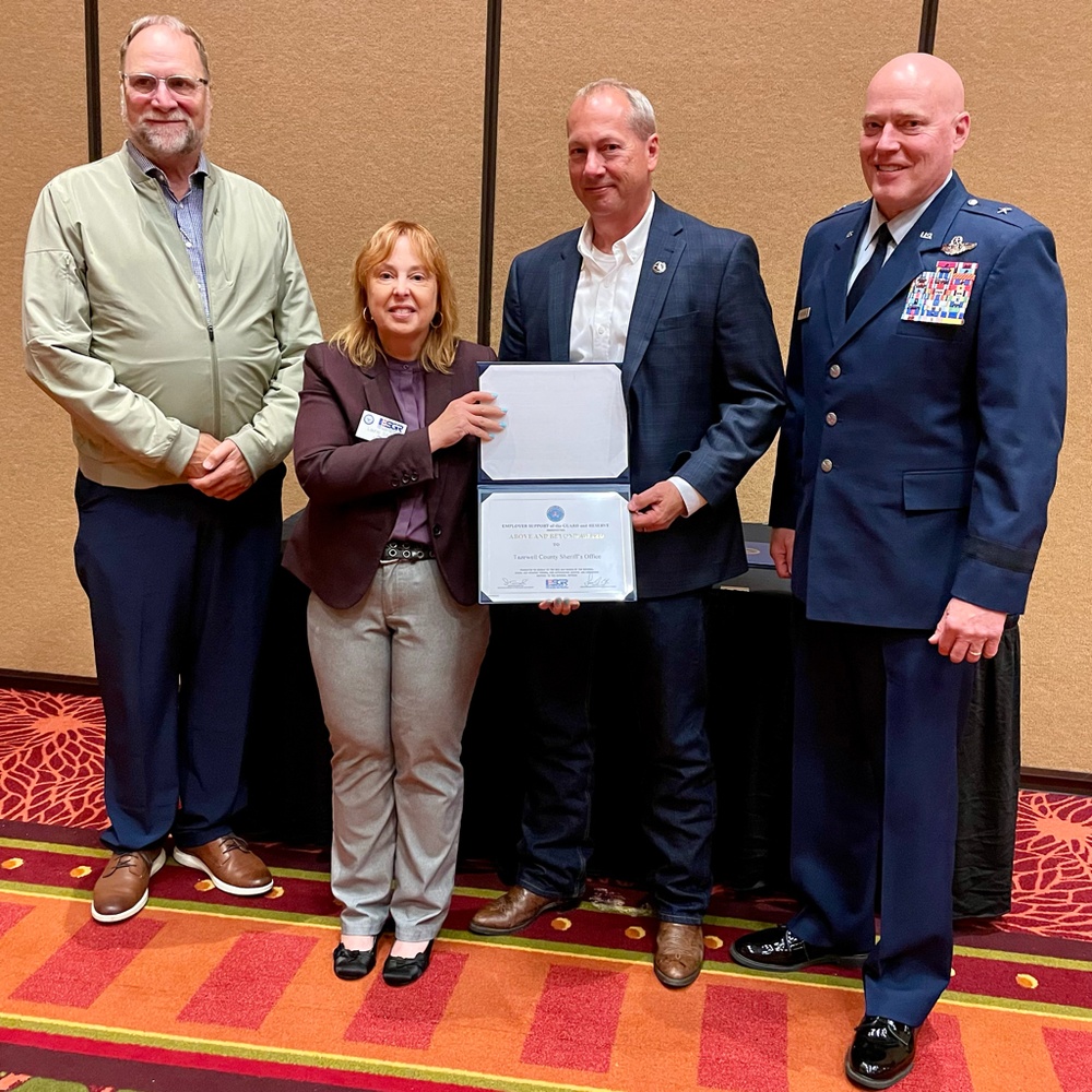 Illinois ESGR Awards Banquet Honors Employers Who Support Their National Guard and Reserve Employees