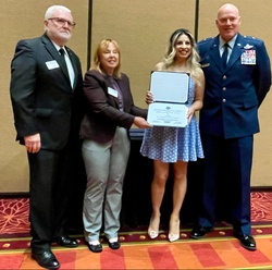 Illinois ESGR Awards Banquet Honors Employers Who Support Their
National Guard and Reserve Employees