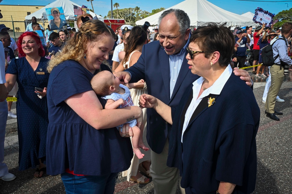 SECNAV Del Toro Welcomes the USS Carney (DDG 64) Home From Deployment