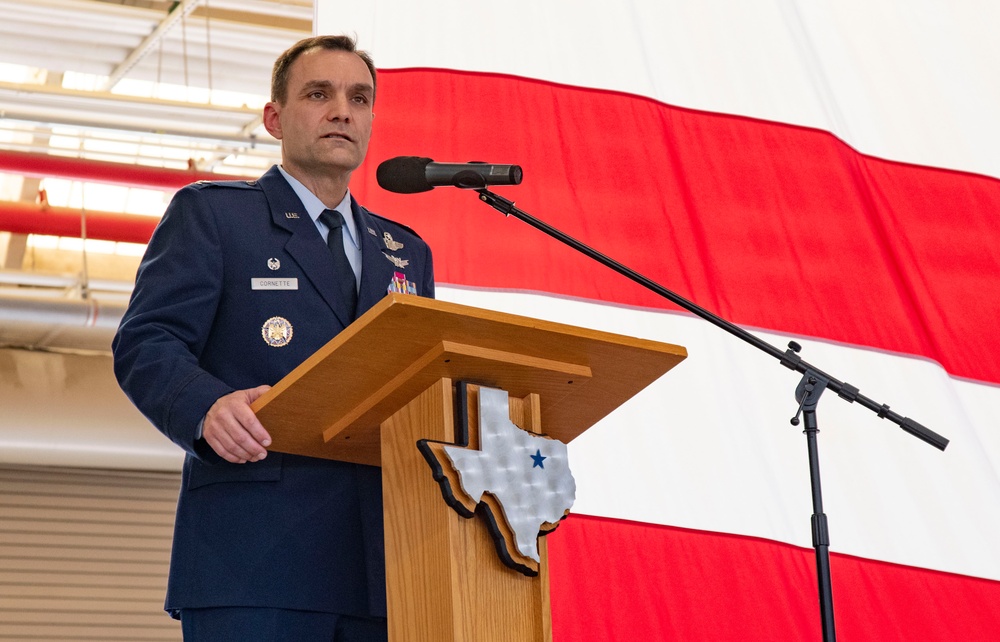 136th Airlift Wing Changes Command