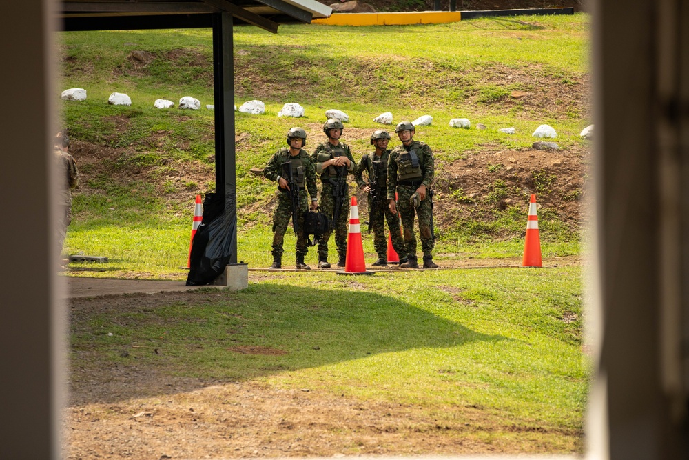 Competitors take part in Fuerzas Comando 24 combined Assaulter and Sniper Course III