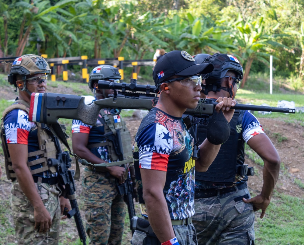Fuerzas Comando 24 Combined III