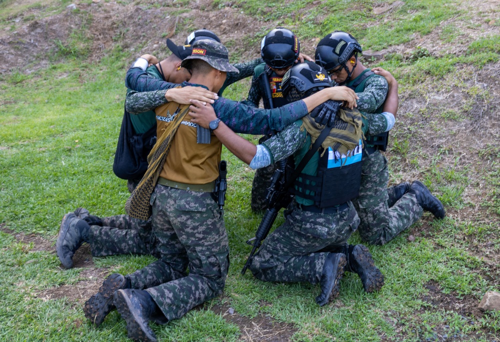 Fuerzas Comando 24 Combined Range III
