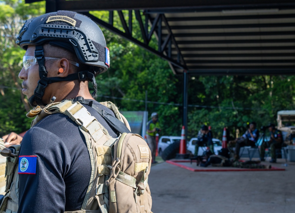 Fuerzas Comando 24 Combined Range III