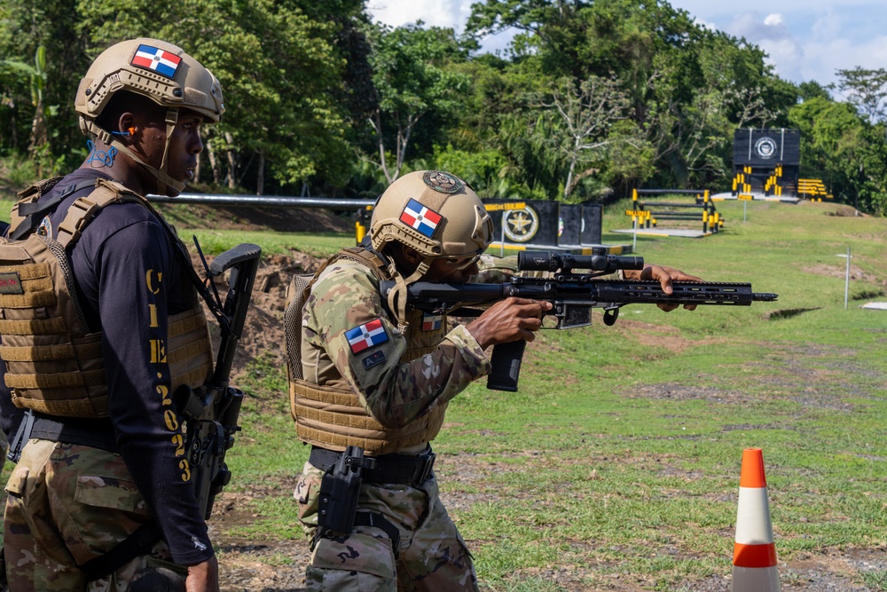 Fuerzas Comando 24 Combined Range III