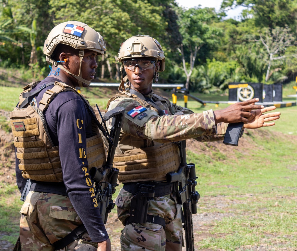 Fuerzas Comando 24 Combined Range III