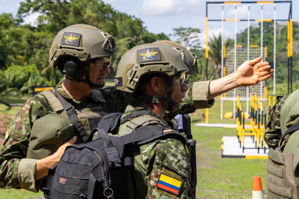 Fuerzas Comando 24 Combined Range III