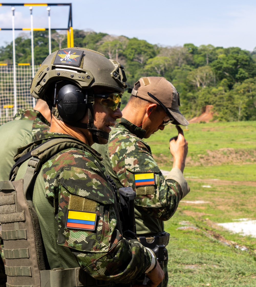 Fuerzas Comando 24 Combined Range III