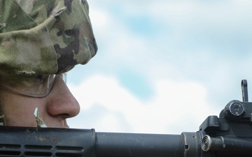 Soldiers compete in the MRC, East Best Leader Competition M4 Qualification Event