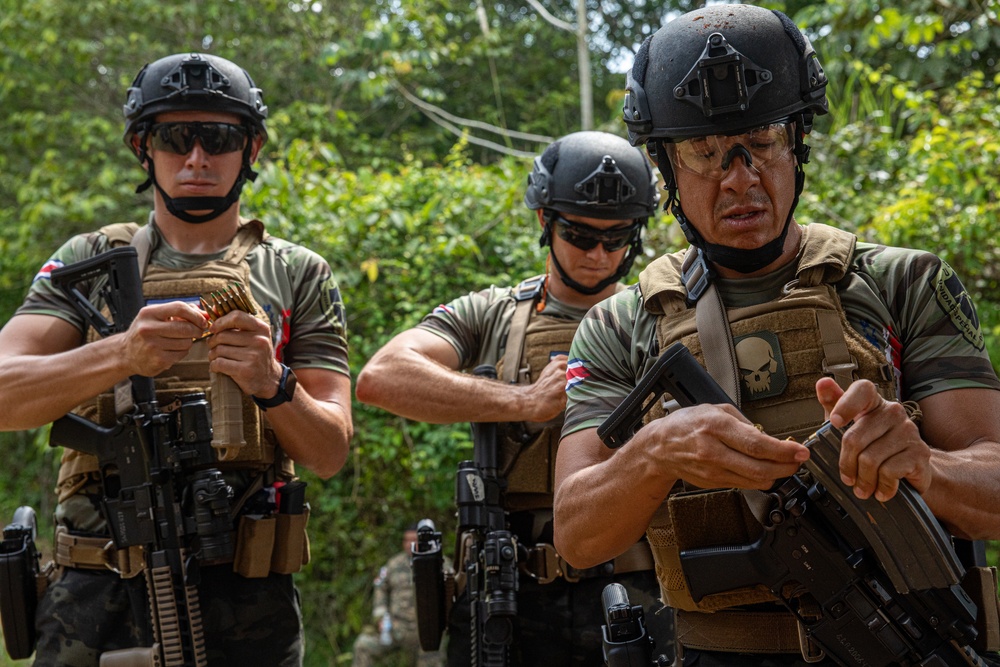 Fuerzas Comando 24 Assaulter Course IV