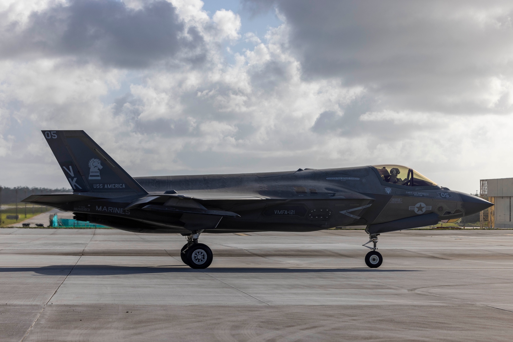 GREEN KNIGHTS 記念 F-35B LIGHTNING II USMC F-35B VMFA-121 