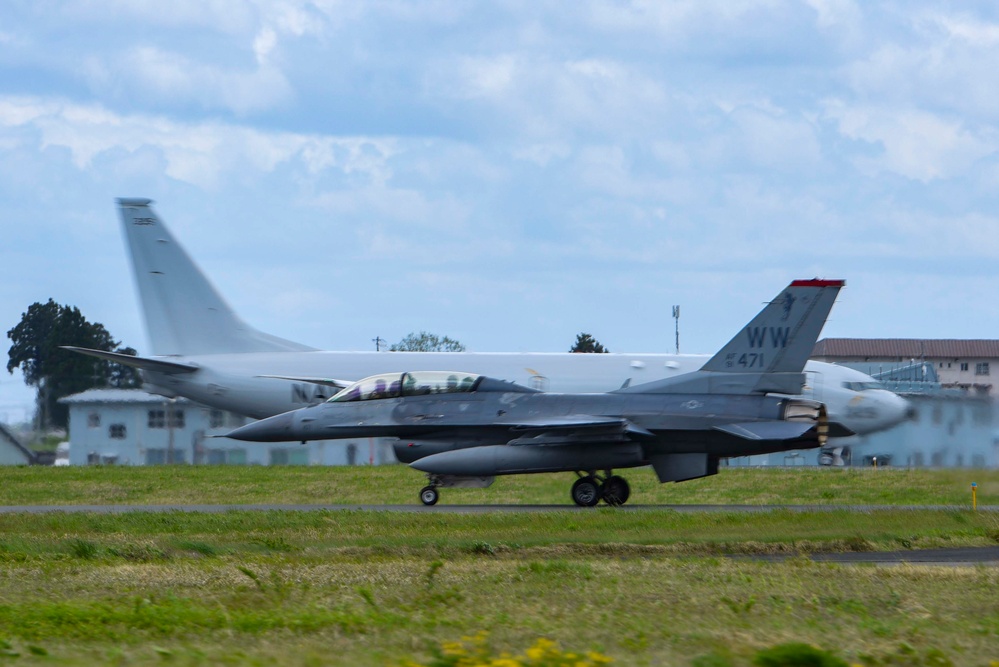 Misawa City Mayor Experiences a Day in the Life of 35th Fighter Wing Commander