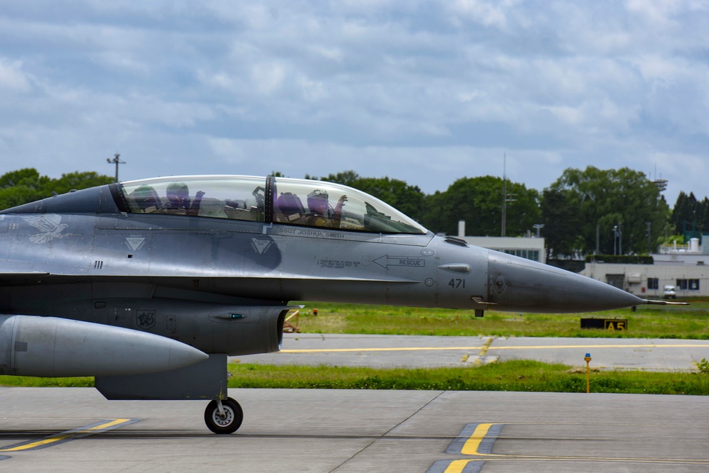 Misawa City Mayor Experiences a Day in the Life of 35th Fighter Wing Commander