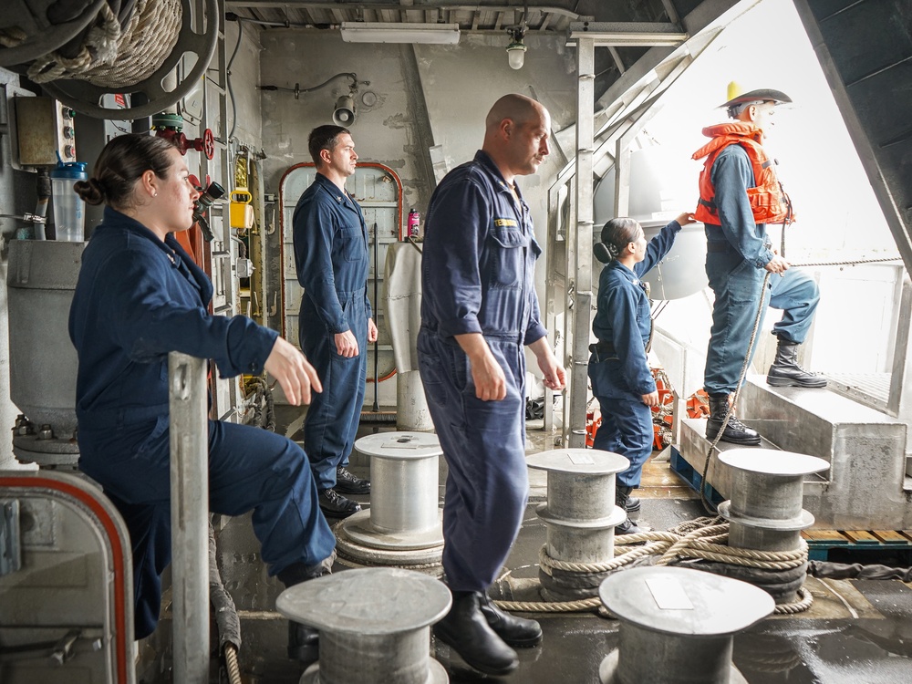 USS Gabrielle Giffords (LCS 10) gets underway