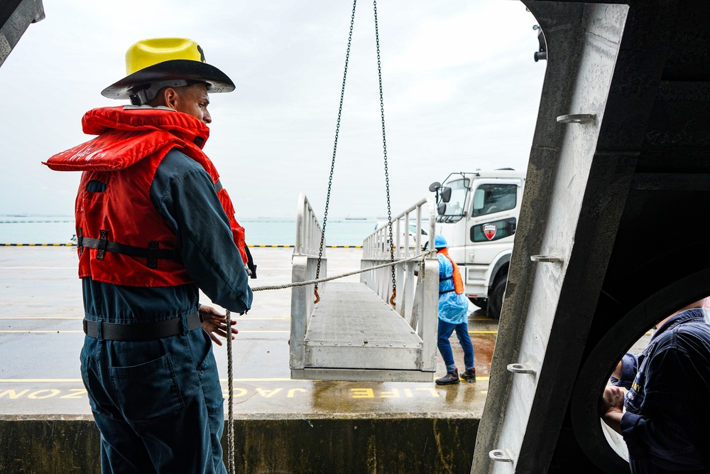 USS Gabrielle Giffords (LCS 10) gets underway