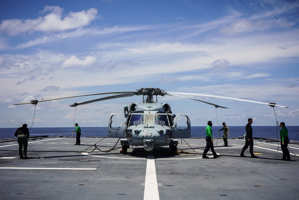 USS Gabrielle Giffords (LCS 10) conducts flight operations at sea