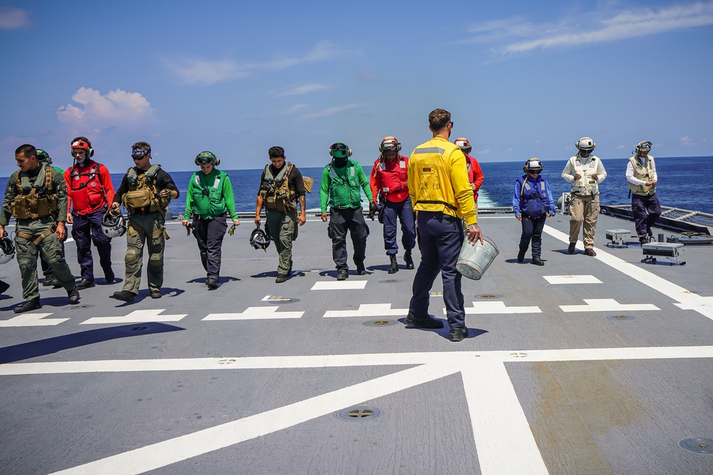 USS Gabrielle Giffords (LCS 10) conducts flight operations at sea