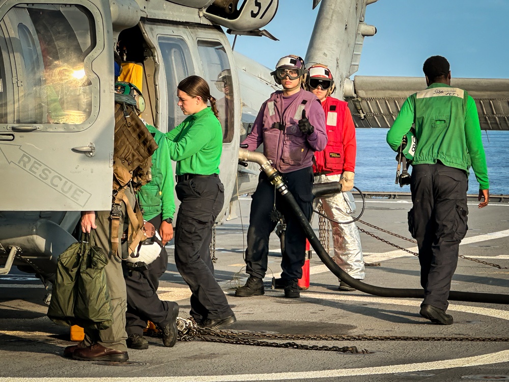 USS Gabrielle Giffords (LCS 10) conducts flight operations at sea