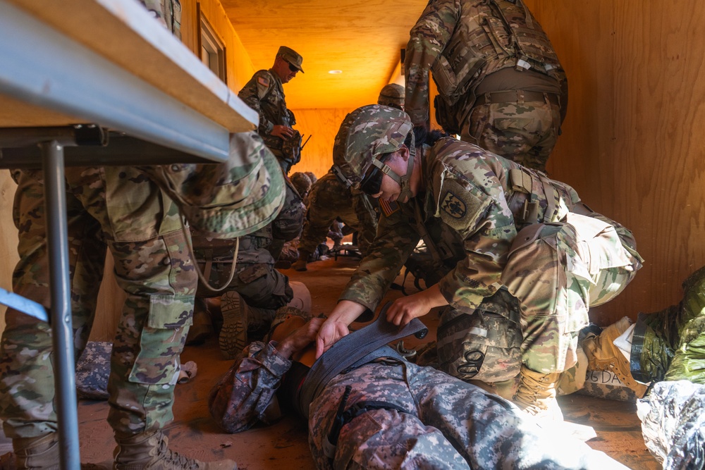 DVIDS - Images - U.S. Soldiers conduct Combat Lifesaver course [Image ...