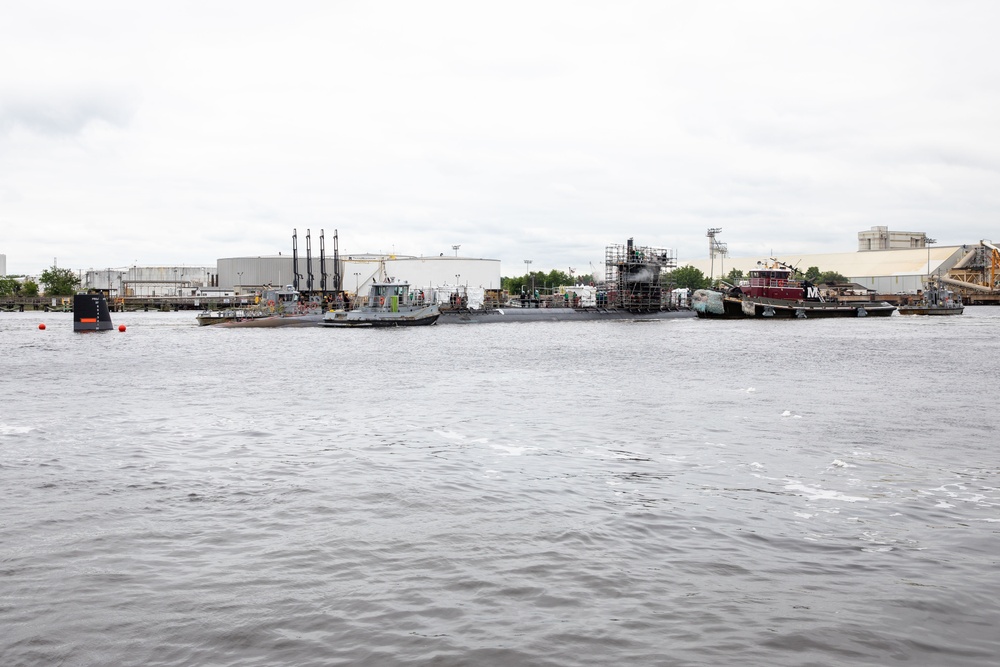 Undocking USS Toledo (SSN 769)