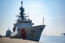 The U.S. Coast Guard Cutter James (WMSL 754) arrives in Rio de Janeiro, Brazil