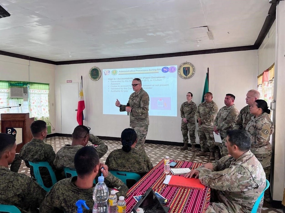 3rd Mobilization Soldiers Instructing at a SMEE