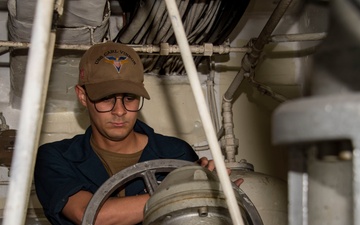 Sailor performs maintenance aboard USS Carl Vinson (CVN 70)