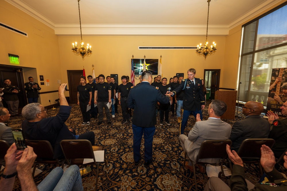 Future Soldier Recognition Ceremony at the War Memorial of San Francisco