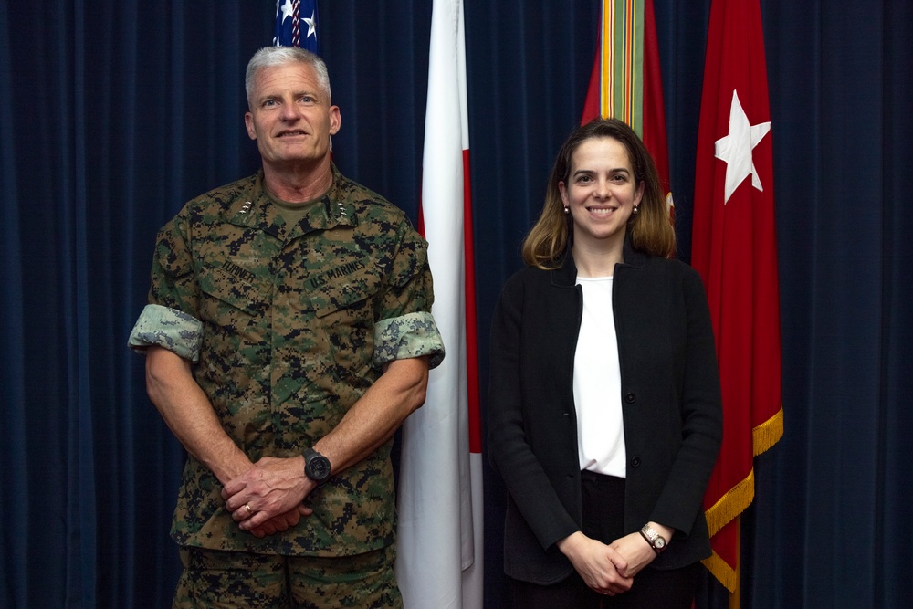 III MEF Commanding General meets with Dr. Ohl