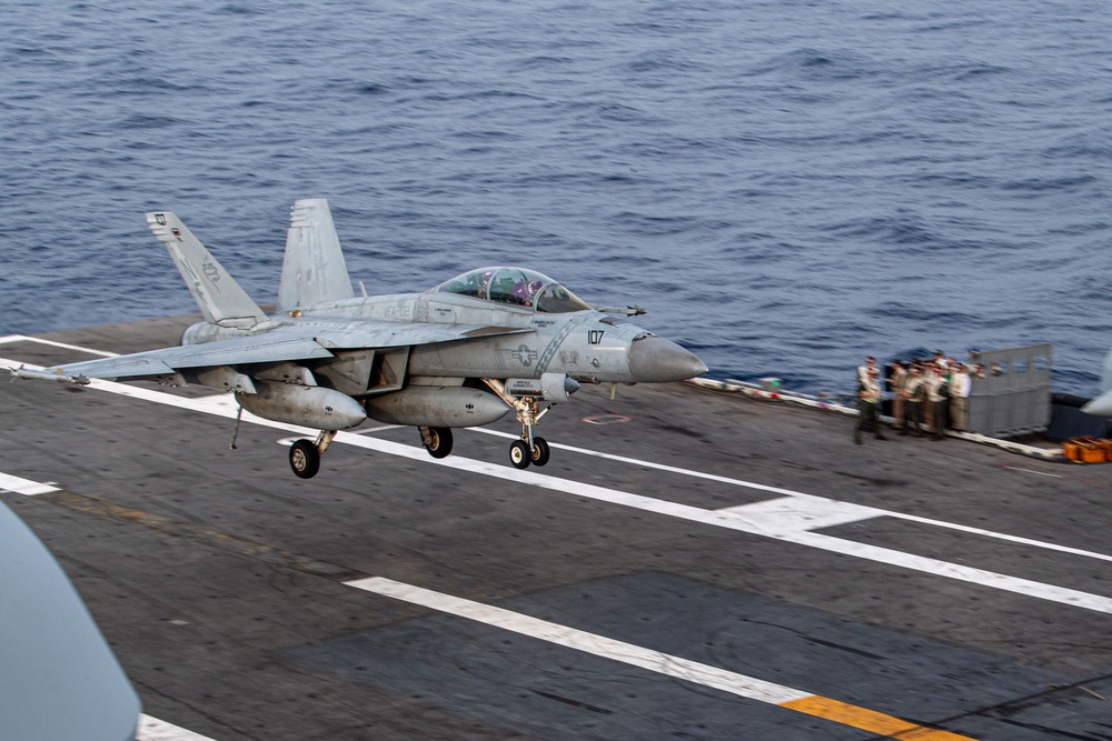 DVIDS - Images - USS Ronald Reagan (CVN76) Sailors conduct flight deck ...