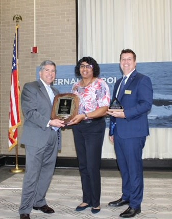 Navy Exchange Service Command awards outstanding Navy lodging associates, facilities