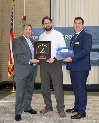 Navy Exchange Service Command awards outstanding Navy lodging associates, facilities