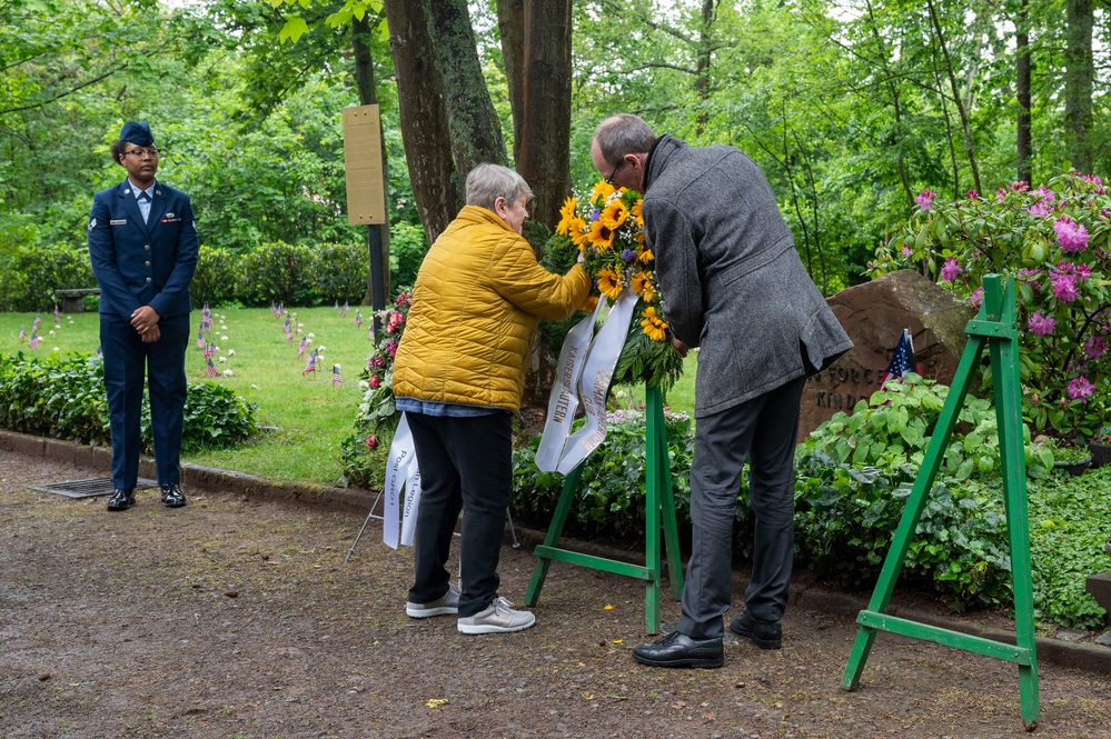 Kindergraves Memorial honors 451 American infants