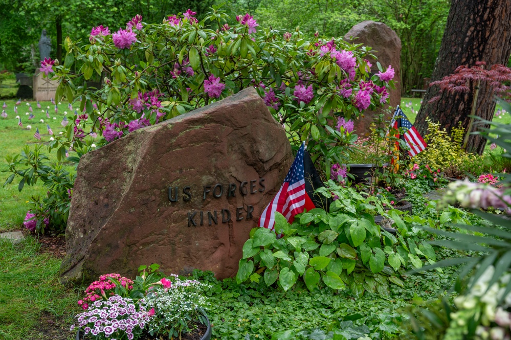 Kindergraves Memorial honors 451 American infants